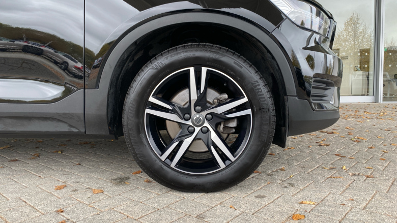 Volvo Xc40 2.0 B4P R DESIGN 5dr Auto Petrol Estate